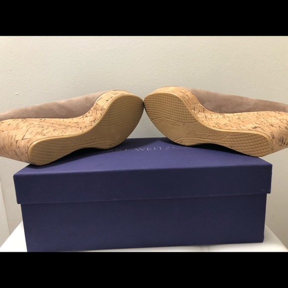 Stuart Weitzman Anna suede wedges in Haze size 8.5. - Picture 3 of 9